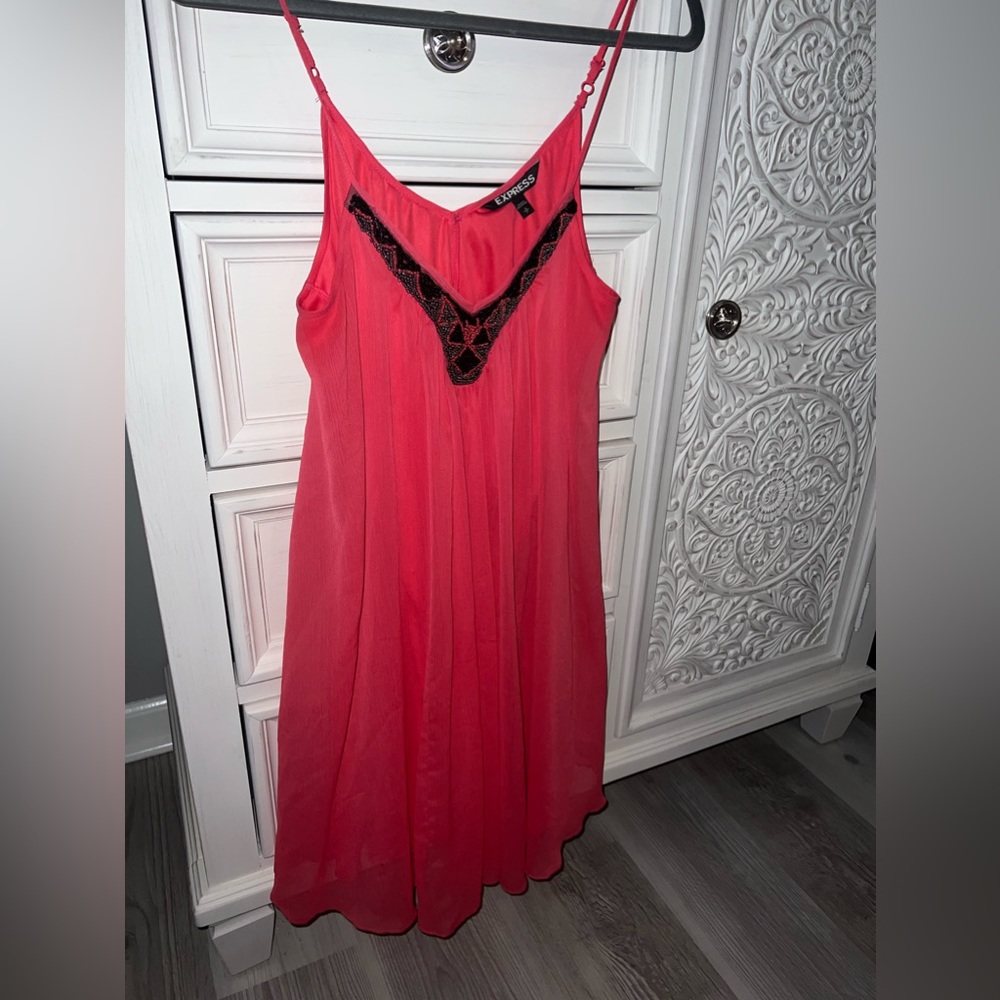 Express Free Flowing Dress - Picture 6 of 11
